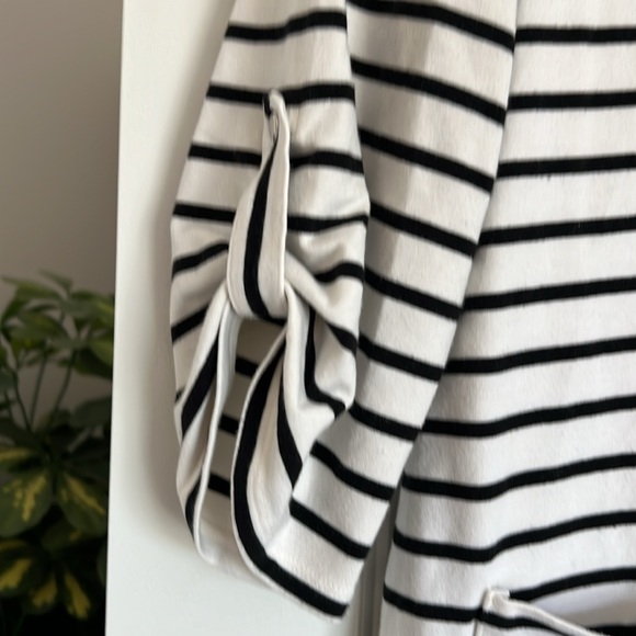 Chicos Zenergy size 2 Black and White dress  wore 1x for beach trip - Picture 4 of 7